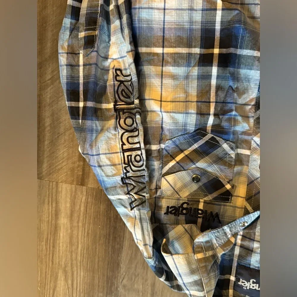 Boys wrangler button down shirt